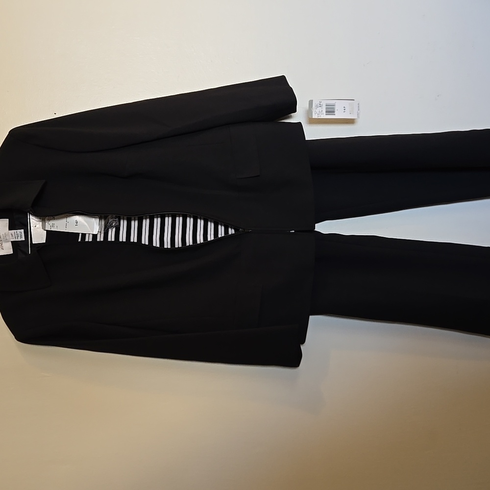 Jones New York Three Piece Black Stretch Suit 💯 Silk Top